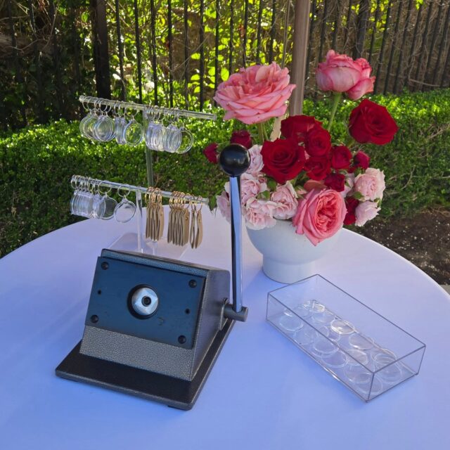✨️✨️OUR NEW KEYCHAIN STATION✨️✨️
 This is yet another ideal keepsake to take home with you and all of your guests. These adorable keychains are ideal for any occasion. After your guest takes a picture, one of our staff members will assemble it for you at our station. To add this to your bundle, ask us how.